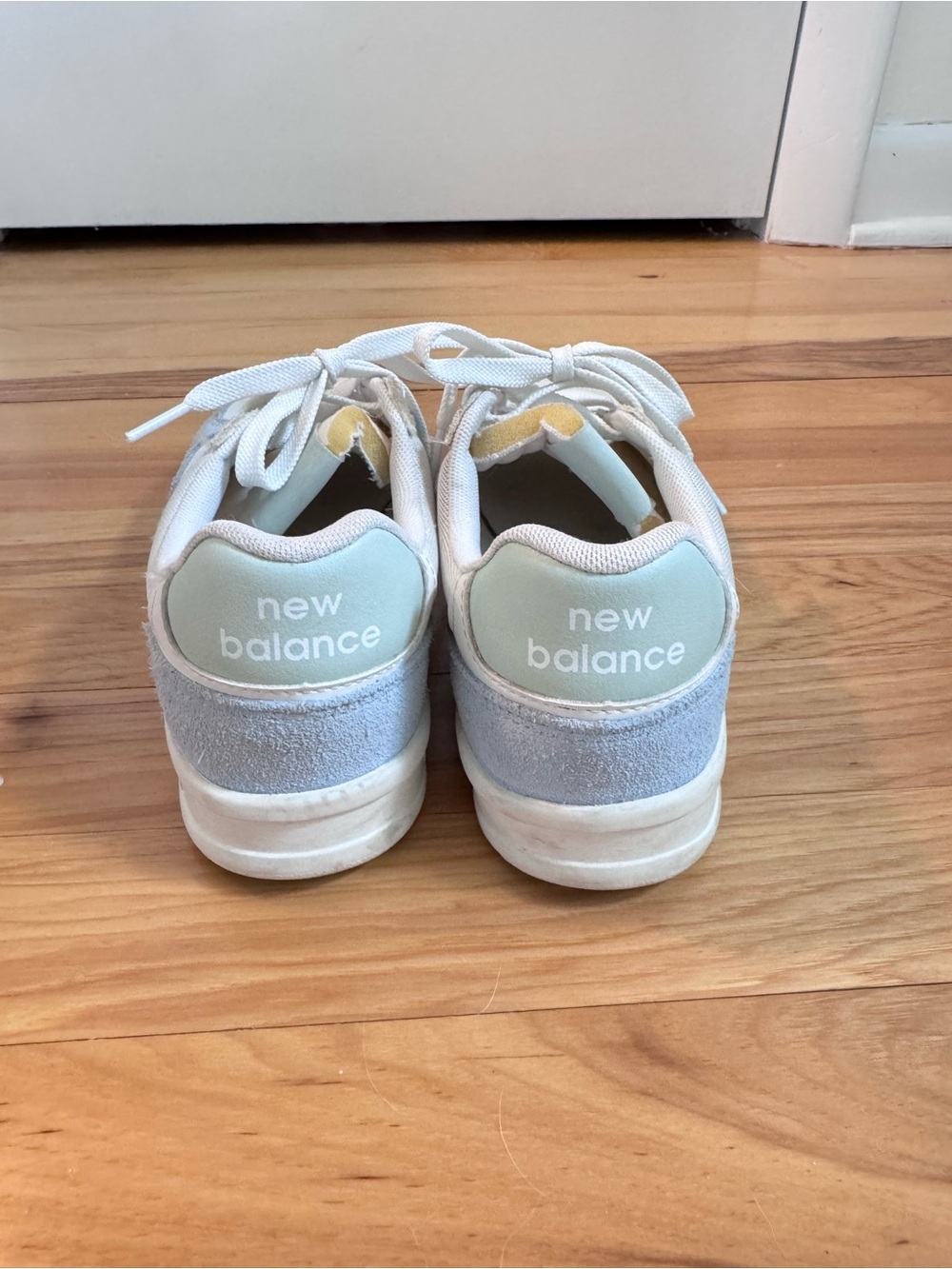 NEW BALANCE WOMEN'S 300 COURT SNEAKERS - Picture 5 of 7